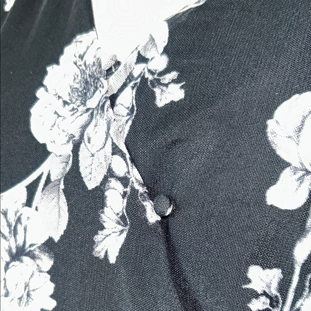 White House Black Market L faux wrap Floral Black gray sleeveless Top - Picture 5 of 10